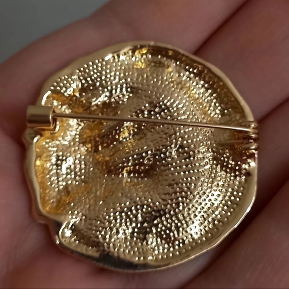 La Petite Soleil Sun Moon Brooch - Picture 6 of 13